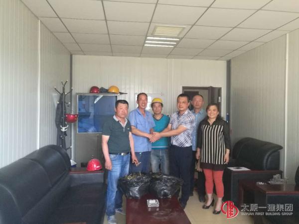 項目工程管理處端午節(jié)慰問工地