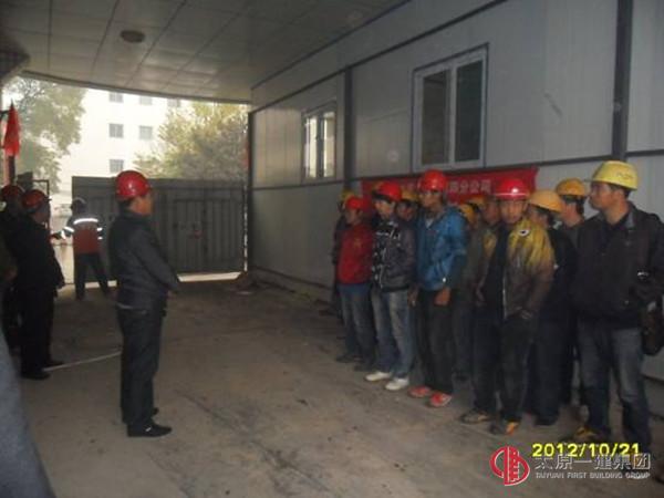 四分公司山大二院綜合樓項(xiàng)目部進(jìn)行三級安全教育