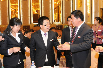 王董事長勉勵先進(jìn)單位更上一層樓