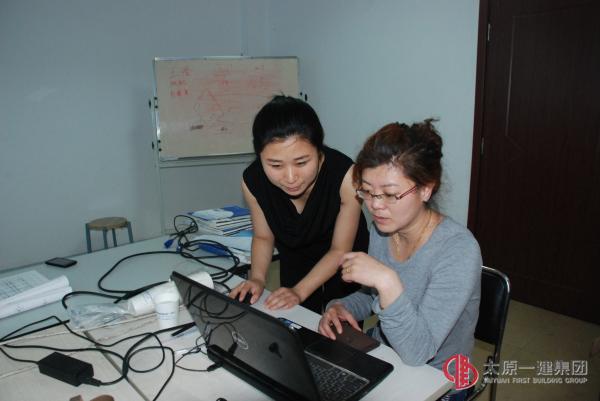 老師在指導(dǎo)操作