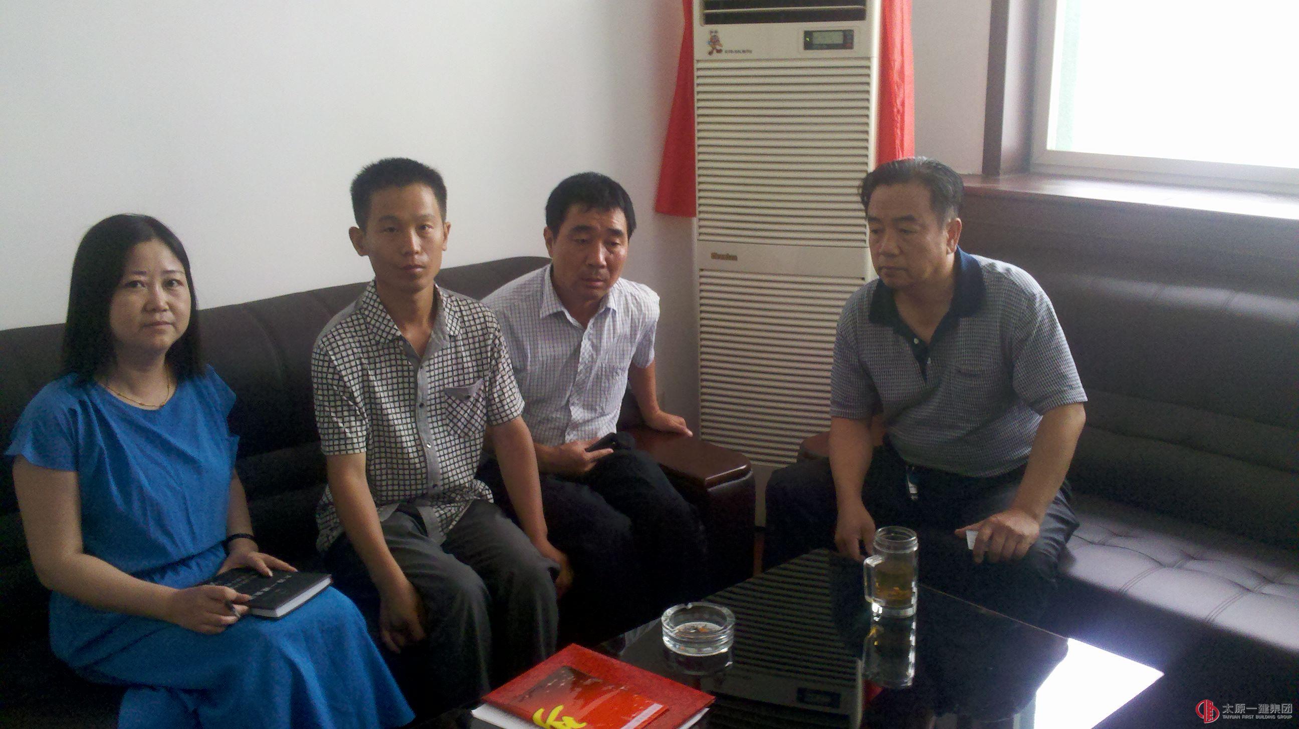 八分公司召開班子成員會(huì)議