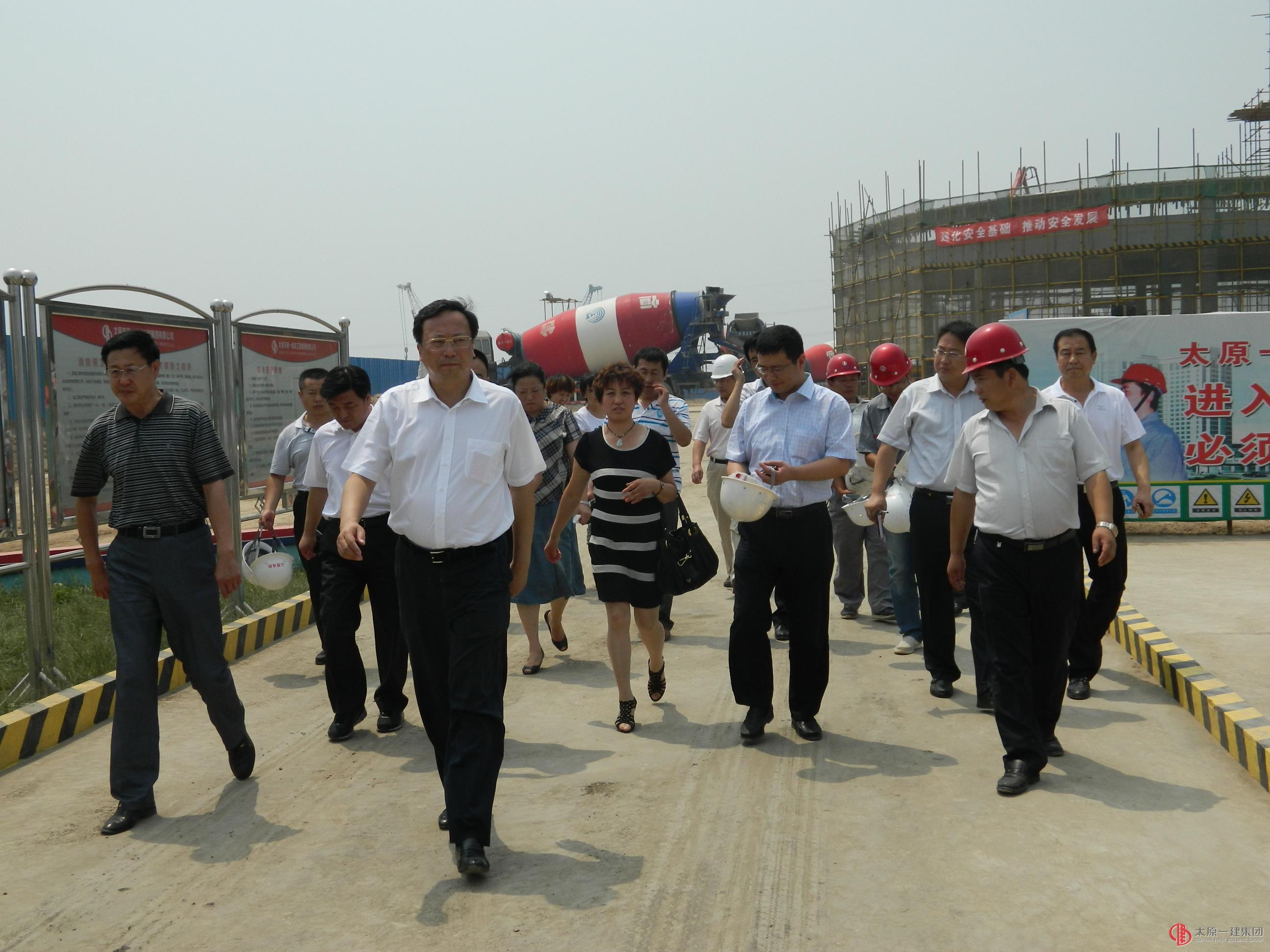 小店區(qū)委書記到三分公司電機(jī)廠項(xiàng)目調(diào)研