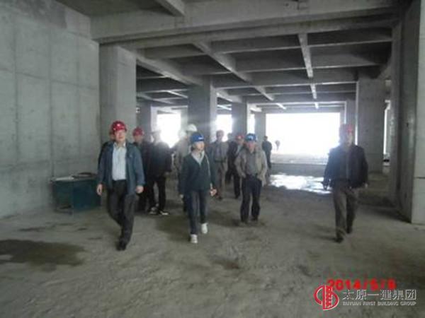 山大二院項(xiàng)目接受了市質(zhì)監(jiān)站13位專家的綜合檢查