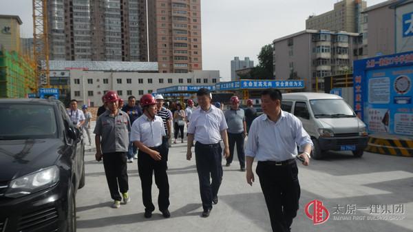 市教育局領(lǐng)導(dǎo)考察十九分公司27中項(xiàng)目