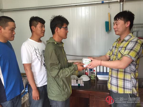 清涼送爽，關(guān)愛(ài)員工