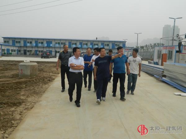 集團(tuán)公司黨委書(shū)記、董事長(zhǎng)王貴聰?shù)阮I(lǐng)導(dǎo)蒞臨三分公司承建的太原市晉陽(yáng)湖周邊環(huán)境綜合治理工程項(xiàng)目進(jìn)行現(xiàn)場(chǎng)指導(dǎo)并召開(kāi)動(dòng)員會(huì)議
