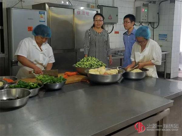 杏花嶺區(qū)有關領導蒞臨幼兒園檢查指導工作