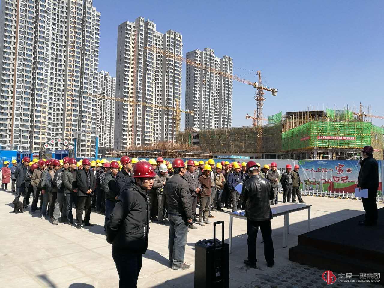 直屬七分公司太原經(jīng)濟技術(shù)開發(fā)區(qū)保障性住房配套學(xué)校及人防公用建設(shè)工程項目部進行三級安全教育