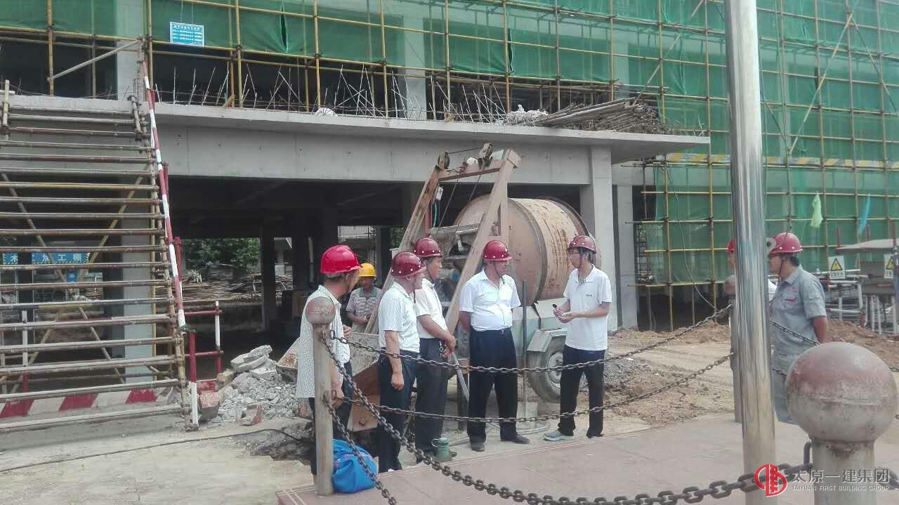 屯留縣領(lǐng)導蒞臨屯留二中新建教學樓項目調(diào)研指導工作