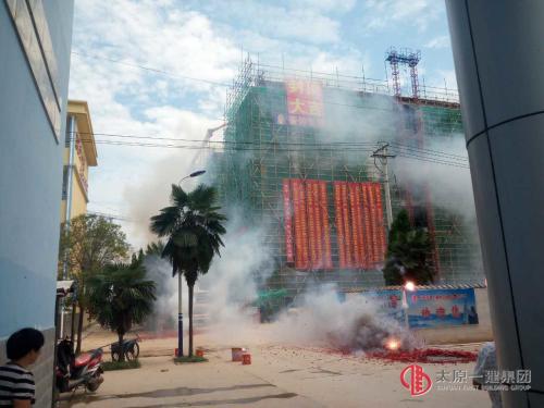 項(xiàng)目管理公司亳州工業(yè)學(xué)校新建綜合教學(xué)樓、男生宿舍樓主體結(jié)構(gòu)順利封頂