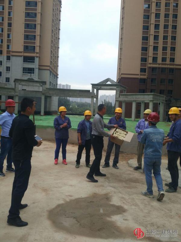 領(lǐng)導(dǎo)關(guān)心，大家高興，圓滿渡過(guò)“兩節(jié)”