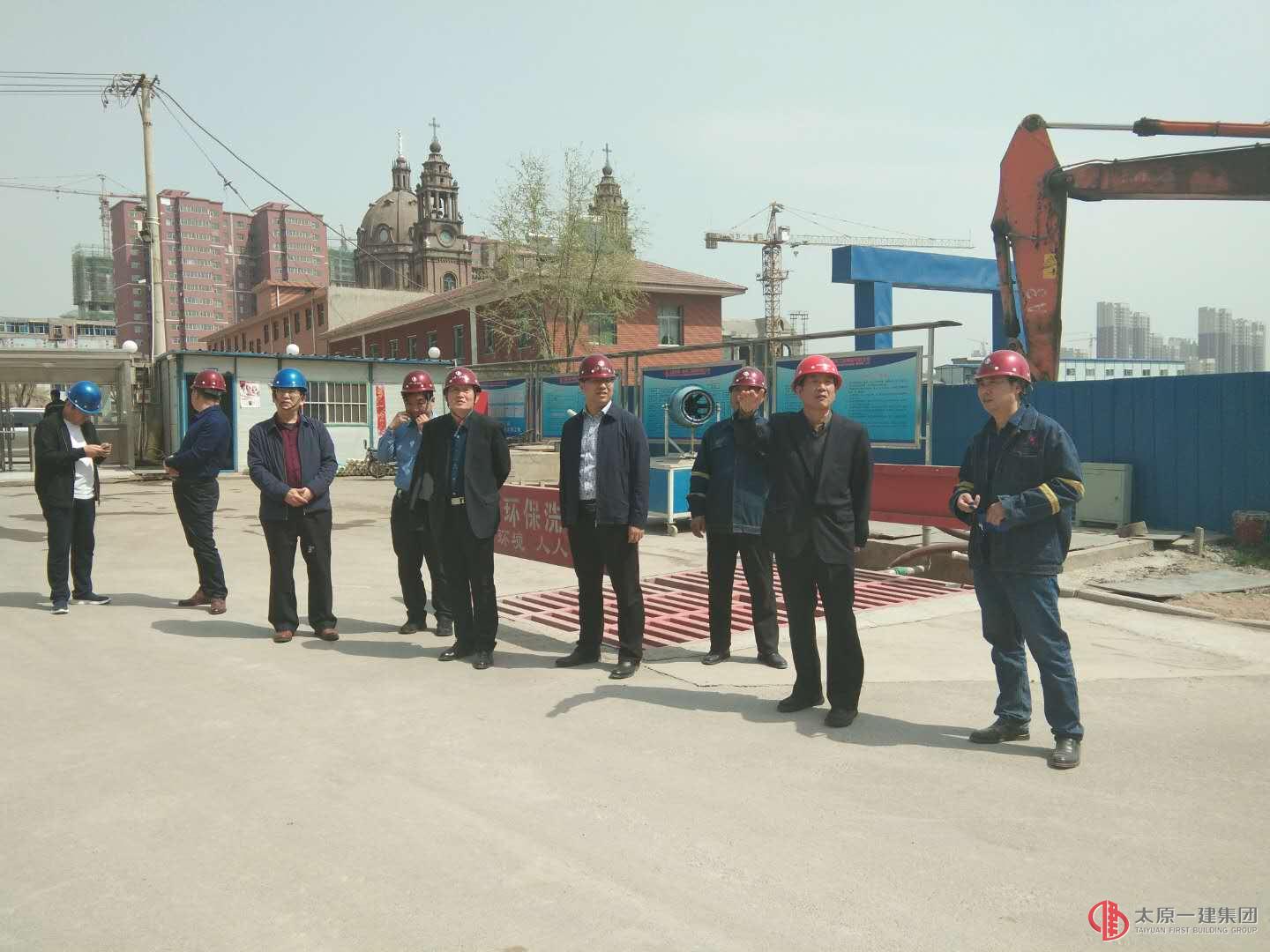 集團(tuán)公司領(lǐng)導(dǎo)深入建安分公司施工一線調(diào)研指導(dǎo)