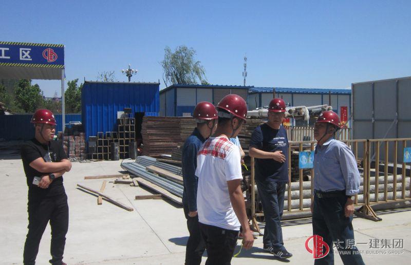 十七分公司在臨汾市五一東路還遷小區(qū)項(xiàng)目部召開安全生產(chǎn)會(huì)