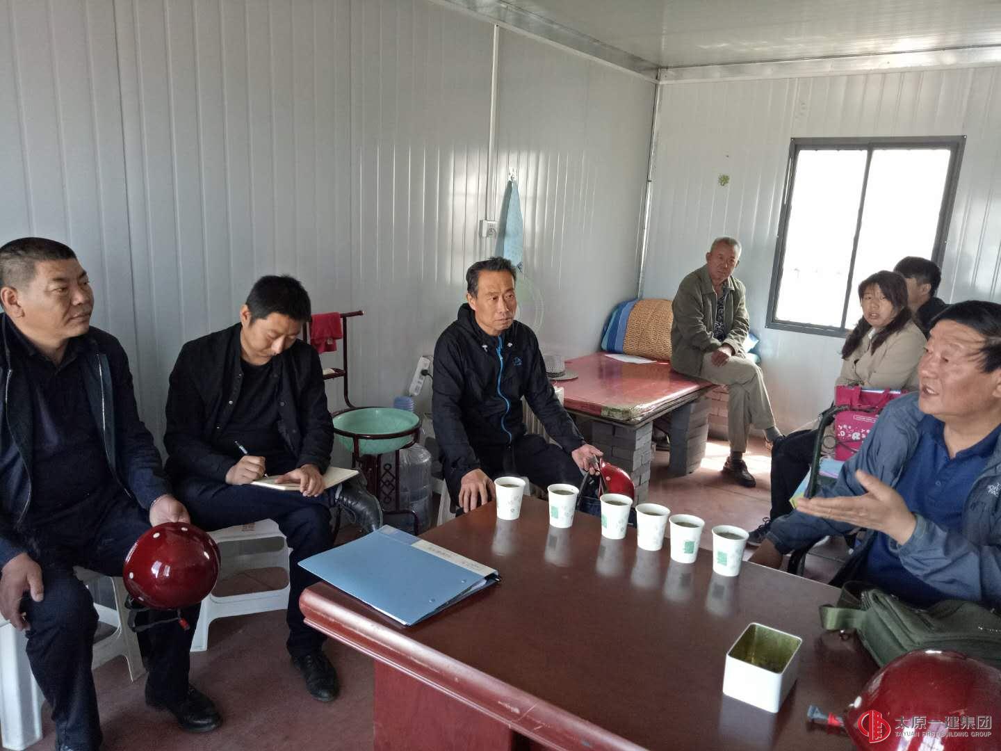 集團(tuán)公司領(lǐng)導(dǎo)蒞臨汾河三期景觀駁岸一標(biāo)項(xiàng)目指導(dǎo)工作