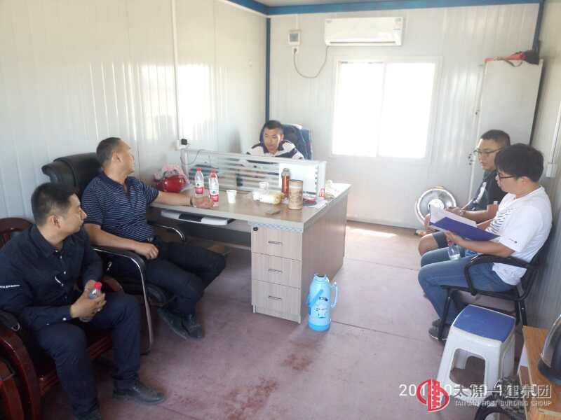 集團(tuán)公司領(lǐng)導(dǎo)蒞臨汾河三期景觀工程電力管涵一標(biāo)段項(xiàng)目指導(dǎo)工作