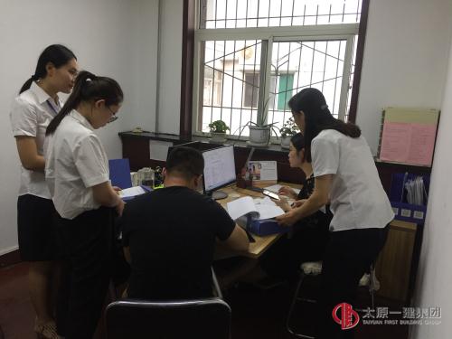 集團(tuán)公司檢查考核組對(duì)項(xiàng)目管理公司進(jìn)行上半年集中檢查考核