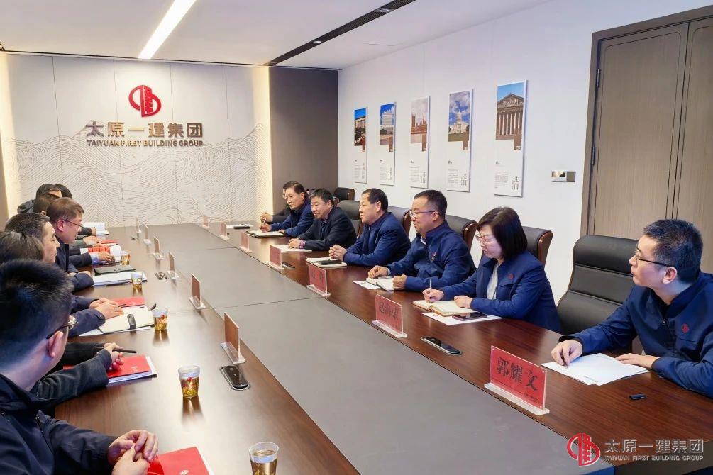 杏花嶺區(qū)委副書記、區(qū)政府黨組書記、區(qū)長(zhǎng)潘俠一行蒞臨太原一建集團(tuán)調(diào)研指導(dǎo)